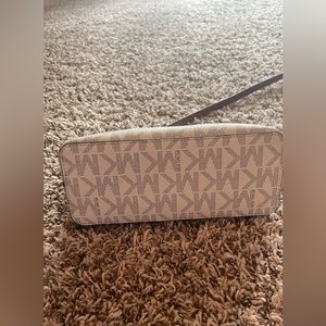 Michael Kors Jet setter purse